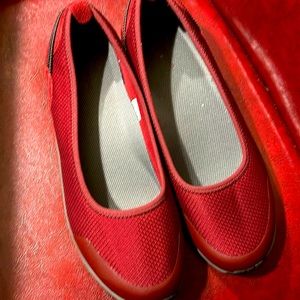 Lands End maroon/burgandy in color size 10 B